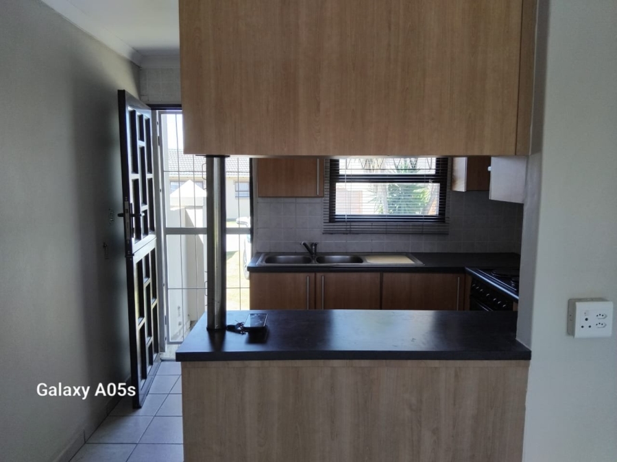 To Let  Bedroom Property for Rent in Kabega Park Eastern Cape